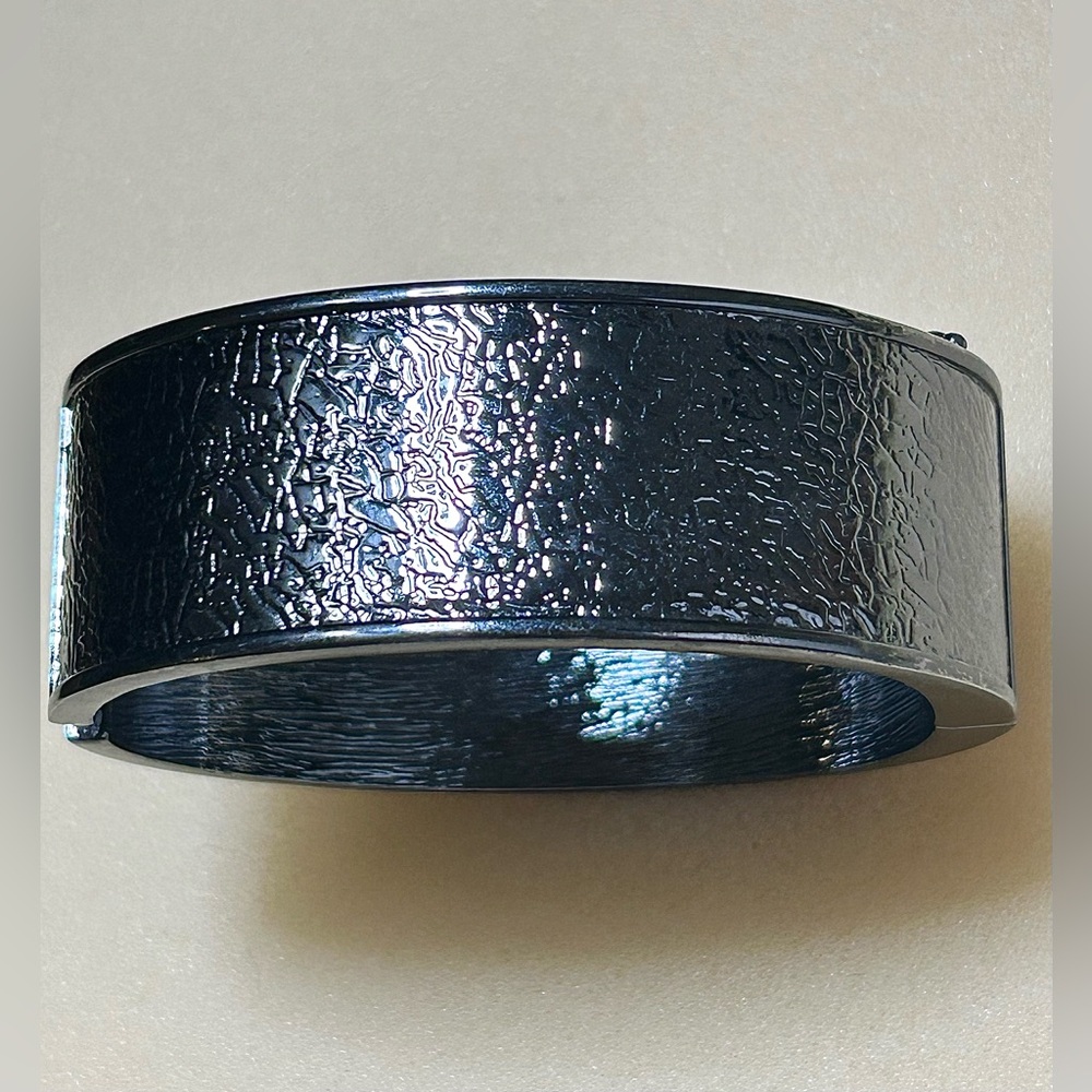 Lia Sophia “Paris Lights” Hinged Hematite Tone Bangle Bracelet - Picture 7 of 14